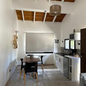 Apartamento Hasta 4 Personas Con Jardin, Parrilla Y, Estacionamiento Gratuito Ubicado Cerca De La Ciudad Y, A 20 Minutos Del Cerro Catedral